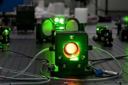 Naukowcy udowadniają teorię rewolucjonizującą rynek laserów